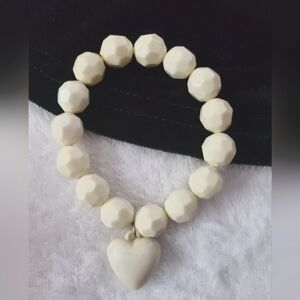 Beaded heart stretch bracelet by L & L Jewelry